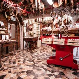 Greve in Chianti: tour della macelleria con vino e tagliere
