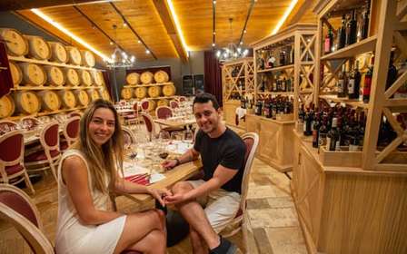 San Gimignano: Pranzo o cena in una cantina con degustazione di vini