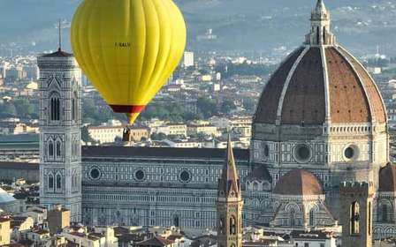 Giro in mongolfiera su Firenze all'alba, sopra il Duomo