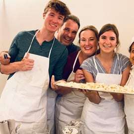 Corso di pasta fresca e tiramisù a Firenze con vino