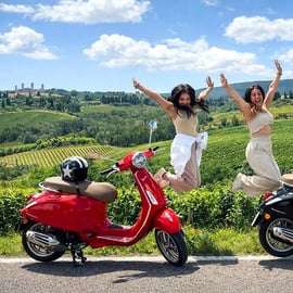 Da San Gimignano: Tour di mezza giornata in Vespa del Chianti con pranzo