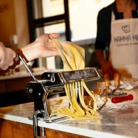Firenze: corso di pasta e tiramisù con vino illimitato