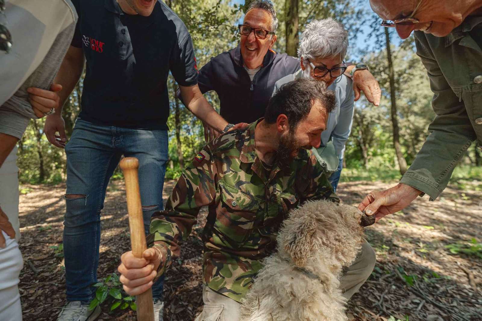 Firenze: caccia al tartufo con pranzo, vino e San Gimignano