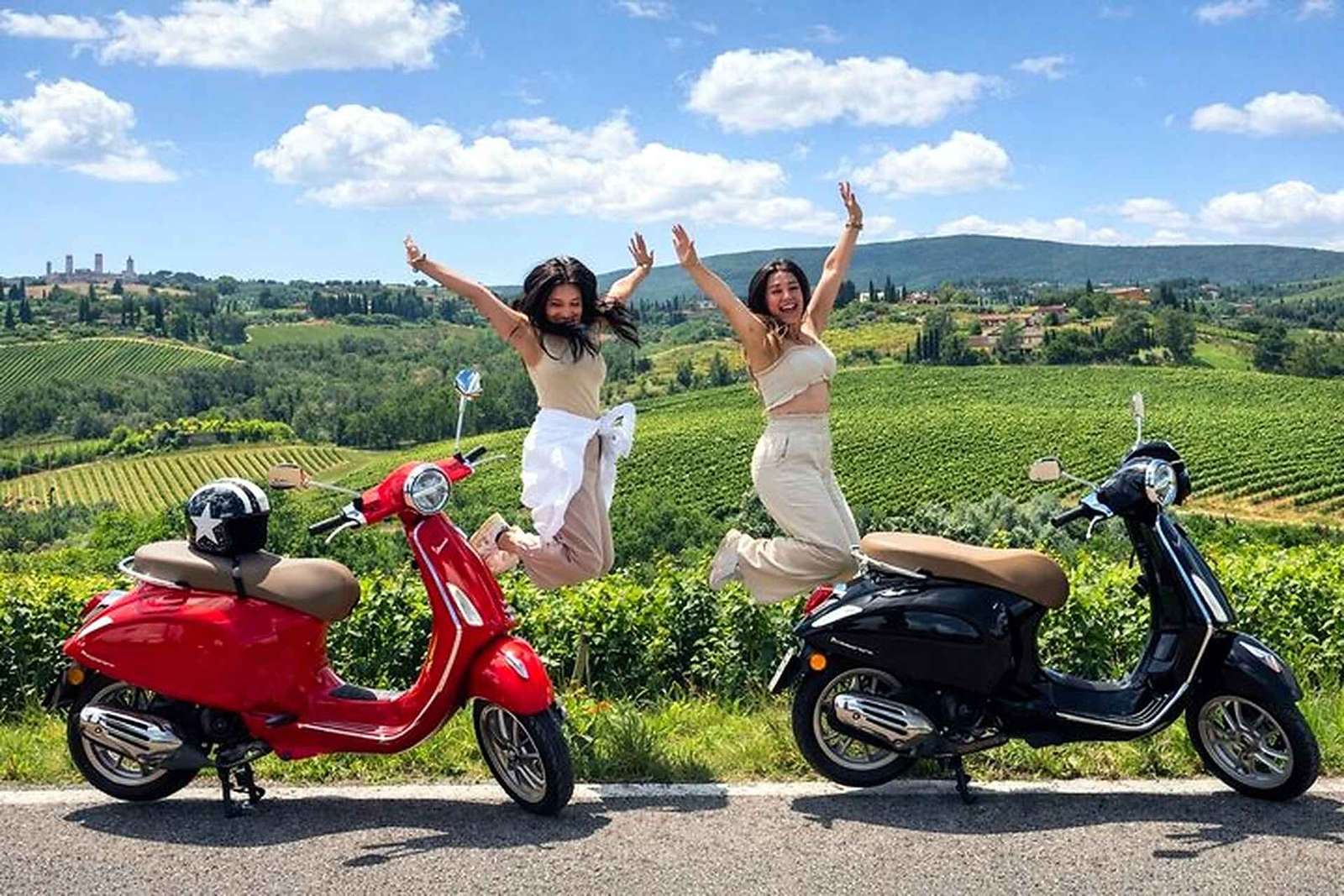 Da San Gimignano: Tour di mezza giornata in Vespa del Chianti con pranzo