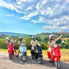 Firenze: tour del vino in Vespa in Toscana con pranzo e degustazioni di vino
