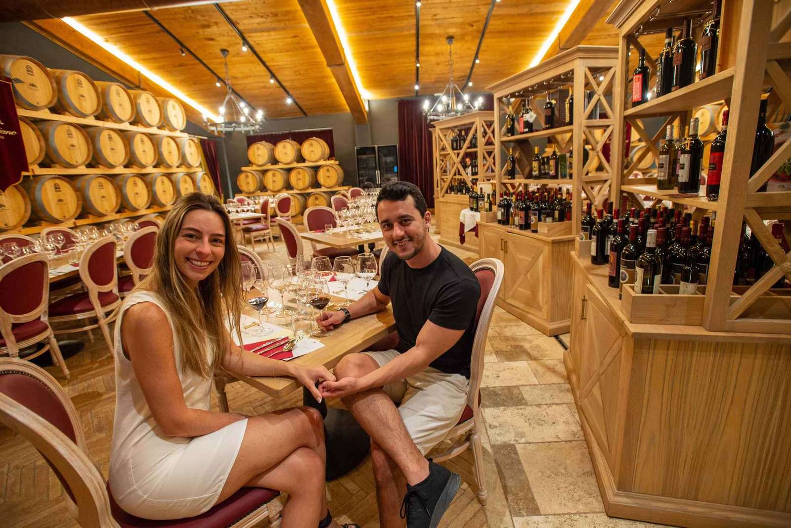 San Gimignano: Pranzo o cena in una cantina con degustazione di vini