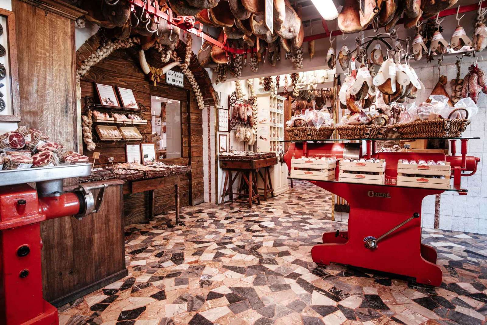 Greve in Chianti: tour della macelleria con vino e tagliere