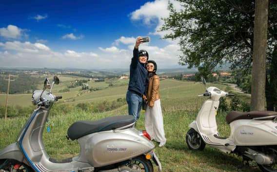 Tour di un giorno in Toscana in Vespa nella regione vinicola del Chianti