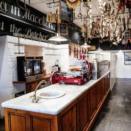 Greve in Chianti: tour della macelleria con vino e tagliere