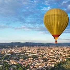 Giro in mongolfiera su Firenze all'alba, sopra il Duomo