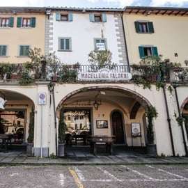 Greve in Chianti: tour della macelleria con vino e tagliere
