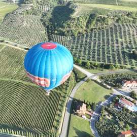 Volo in mongolfiera sul Chianti, con prosecco