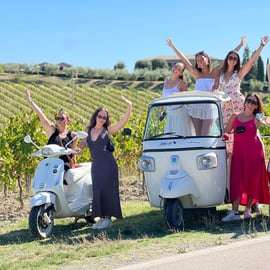 Firenze: tour del vino in Vespa in Toscana con pranzo e degustazioni di vino