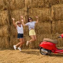 Da San Gimignano: Tour di mezza giornata in Vespa del Chianti con pranzo