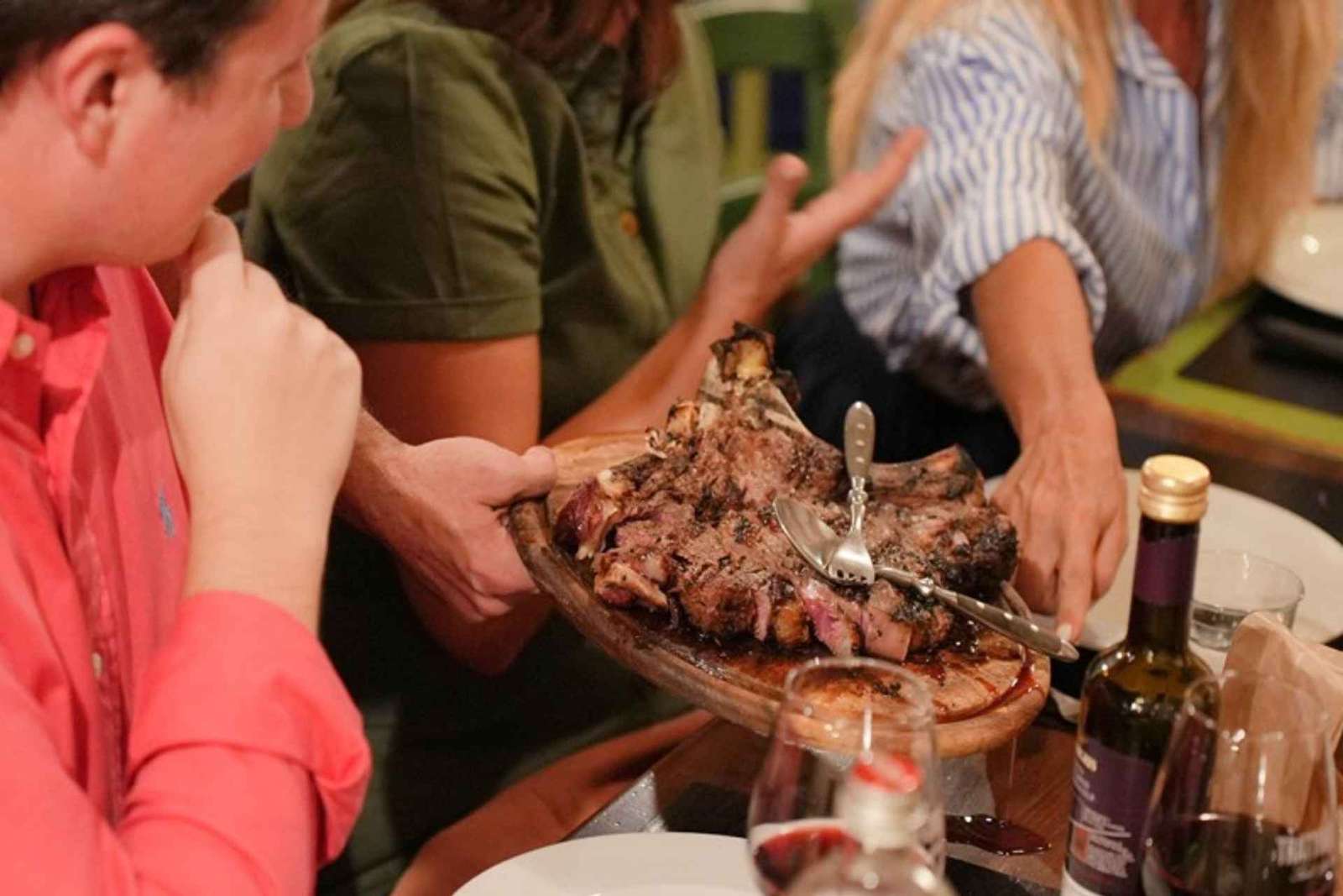 Firenze: Tour gastronomico a piedi con bistecca locale e vino toscano