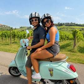 Da San Gimignano: Tour di mezza giornata in Vespa del Chianti con pranzo
