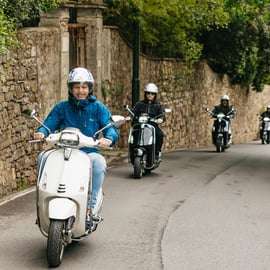 Da Firenze: tour in Vespa nella campagna toscana con degustazioni